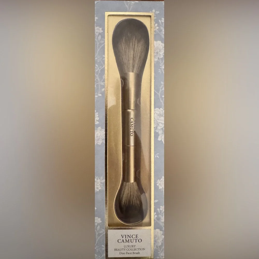 Vince Camuto Dual Face Brush